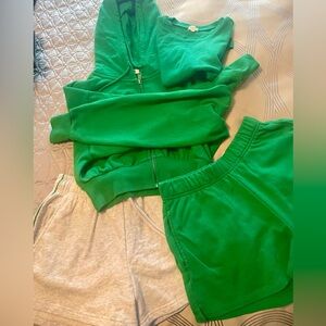 4 pieces for 20$ GARAGE impeccable worn once on vacation